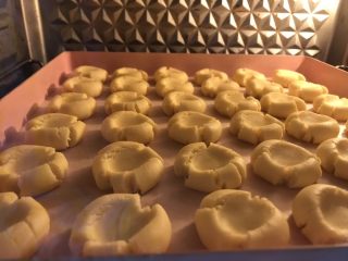10、玛格丽特饼干,放入预热好的烤箱170度20分钟。