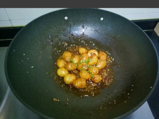 16、红烧鹌鹑蛋,关火，撒些葱花