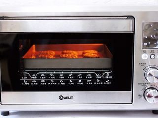 12、酥得掉渣的芝麻桃酥,烤箱设置温度为上管170°,下管165°,时间为25分钟!(时间及温度仅供参考)