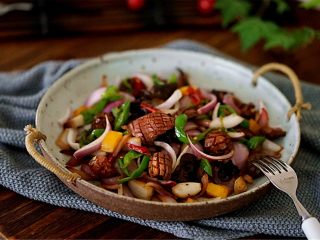 13、洋葱爆腰花,出锅装盘,和一家人美美的享受吧