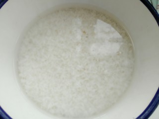 10、甑糕,浸泡糯米的水倒掉换上干净的水