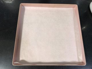 8、裂纹巧克力软饼干,烤盘铺油纸备用。