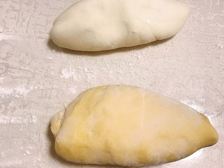 7、贝壳馒头（南瓜）,取出揉搓排气