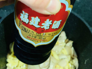 14、杏鲍菇炒鸡蛋,加料酒；