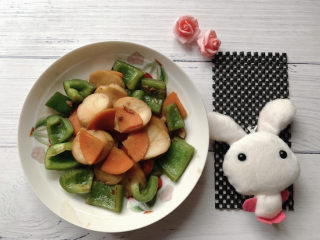 13、青椒炒杏鲍菇,有素鲍鱼之称的杏鲍菇,味鲜又附咀嚼感