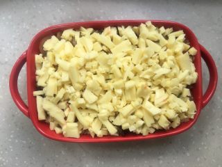 10、芝士培根焗饭,最后铺上一层厚厚的芝士碎。