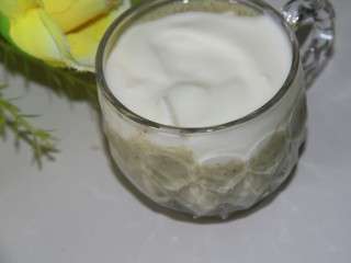 10、酸奶花样喝法~奇异果酸奶,再倒入另一半酸奶