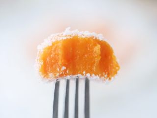 16、椰香红薯球,图四