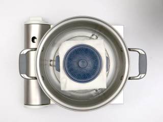 11、煎蛋 蒸蛋 溏心蛋,水烧开后放入蒸锅，大火蒸7-8分钟