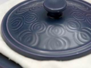 10、煎蛋 蒸蛋 溏心蛋,覆上棉布，盖上盖子，防止水分进入