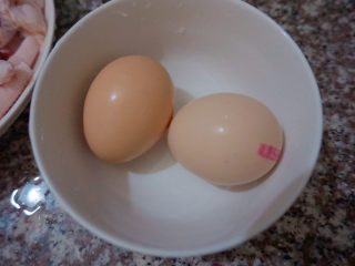 5、香辣卤鸡爪,我也喜欢吃卤鸡蛋哈哈哈,所以也准备了两个鸡蛋