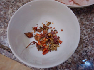 10、香辣卤鸡爪,还有干辣椒