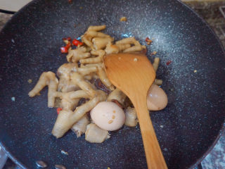 26、香辣卤鸡爪,焖煮五分钟