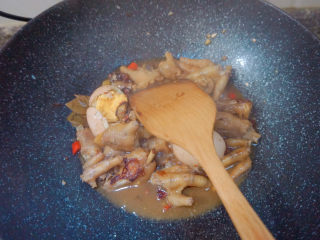 28、香辣卤鸡爪,后翻炒就可以出锅啦