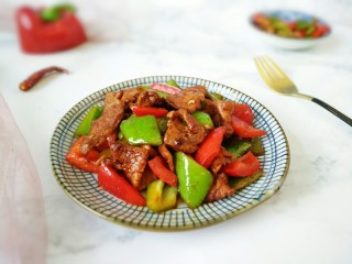 11、#猪年#辣椒炒肉,出锅装盘