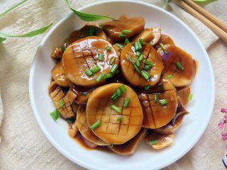 18、蚝油杏鲍菇,撒上剩余的葱花