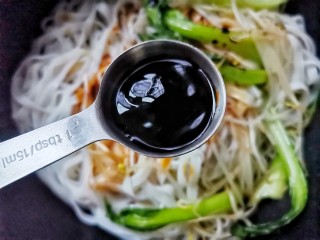 11、鸡蛋炒河粉,1勺蚝油，