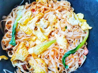 14、鸡蛋炒河粉,翻炒均匀，