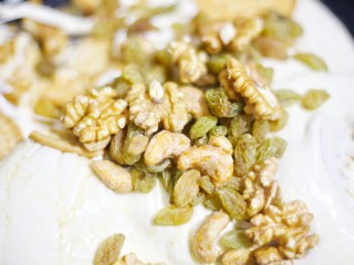 6、好吃到爆的点心网红雪花酥,加干果。