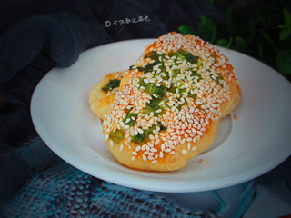 10、葱花油酥饼,烤好的酥饼，很酥香哟！葱香滴！