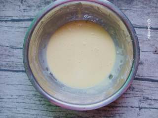 5、舒芙蕾松饼,跟戚风蛋糕糊一样不要过度搅拌防止起筋