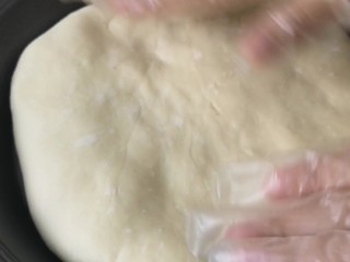 9、网红榴莲饼,收口朝下放入烤盘