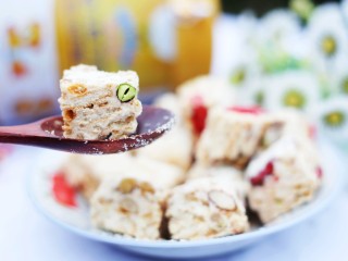 15、超好吃的人气草莓雪花酥,赶紧做起来哦～