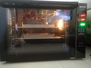 11、椰蓉蜂蜜蛋糕卷,放入预热好的风炉150度20分钟