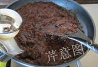 4、枣泥一口酥,如果枣肉偏干或糖不容易化开，可以适当加入少许开水