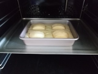 9、苹果蛋糕,预热烤箱170度，烤45分钟左右。