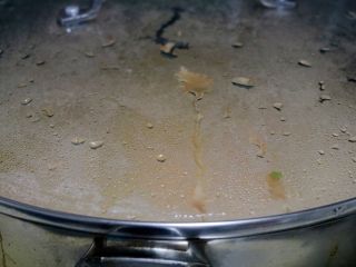 12、土豆丝鸡蛋饼,盖上锅盖闷几分钟