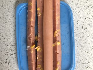8、KFC握的大饭团,玉米肠切长条备用