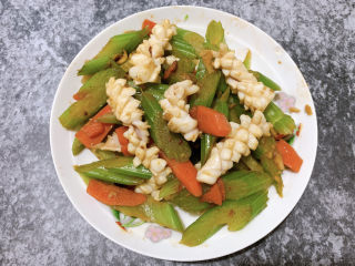 14、西芹炒鱿鱼,西芹炒鱿鱼花完成~