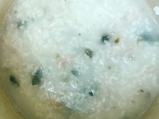 10、皮蛋瘦肉粥,小火煮