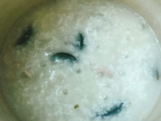 12、皮蛋瘦肉粥,继续小火煮