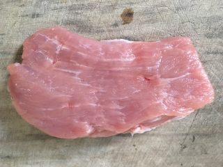 1、麻婆豆腐,猪肉洗干净