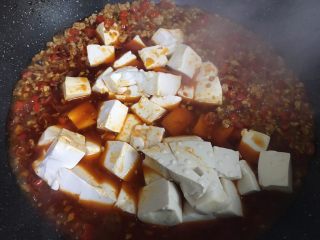 25、麻婆豆腐,加入豆腐