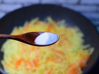 13、早餐+清炒土豆胡萝卜丝,加盐