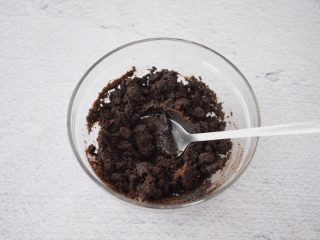 4、6寸KT猫奥利奥慕斯蛋糕,拌匀