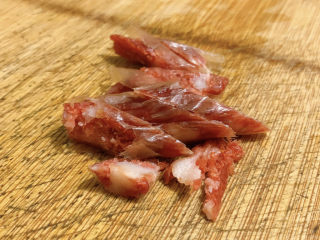 5、南瓜焖饭,腊肠斜切成片