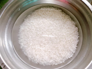 6、南瓜焖饭,大米沥干水分，加入超过大米1/2的量