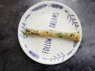 14、#咸味#菠菜海苔玉子烧,卷好放一边备用