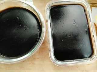 7、蔓越莓仙草冻,静置等待凝固，大约三小时
