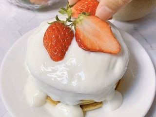 14、香蕉松饼????,切一点喜欢的水果装饰一下,颜值超高,食欲更好了????????