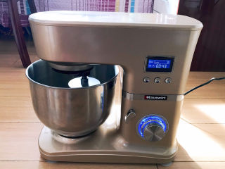 14、鸡蛋汉堡,再继续揉面10分钟