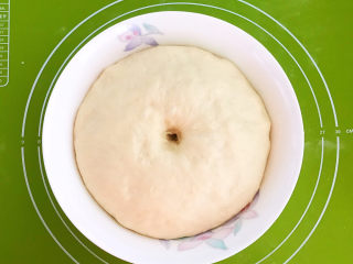 18、鸡蛋汉堡,面团发至一倍大即可