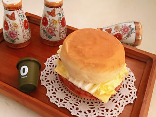 31、鸡蛋汉堡,美味鸡蛋汉堡就做好了~