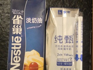 3、简单版轻乳酪蛋糕(8寸),淡奶油100克酸奶150克