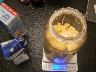 4、简单版轻乳酪蛋糕(8寸),全部放入料理杯里达到细滑