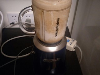 5、简单版轻乳酪蛋糕(8寸),打几下摇几下，有点稠多打一会